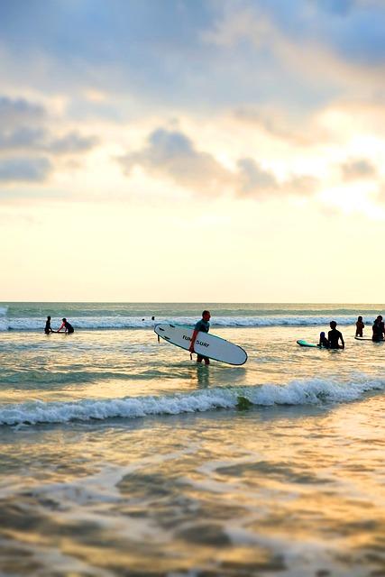 Nejlepší pláže na Bali pro surfování a relaxaci