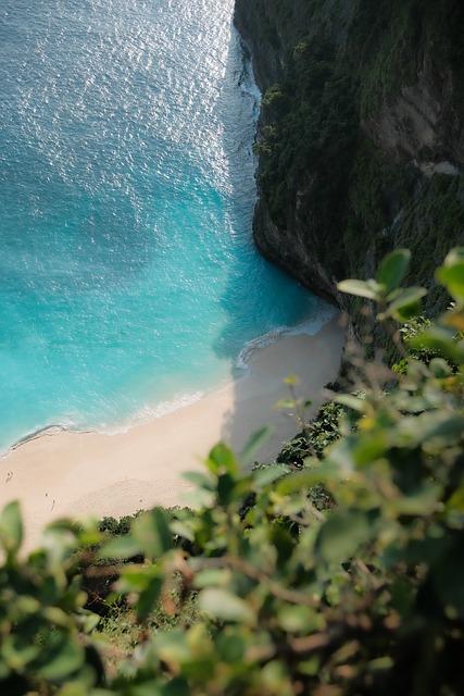 Jak využít⁣ výhodné ceny ⁢a‌ málo​ turistů v období dešťů v Indonésii